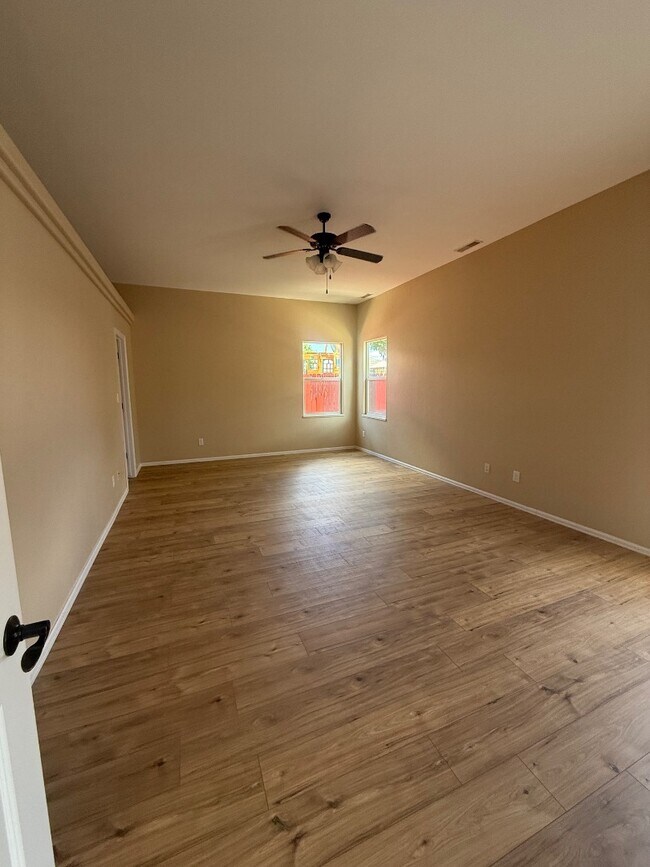 Foto del edificio - 450 Juniper St
