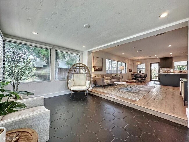 Foto del edificio - 3 br, 2 bath House - 2029 NE 30th St