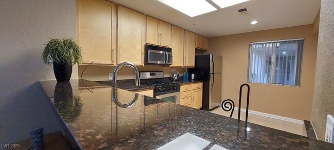 Building Photo - 230 E Flamingo Rd