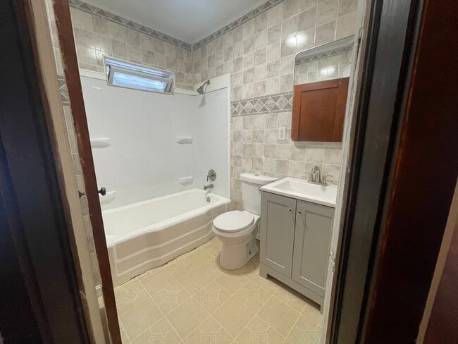 Building Photo - 10112 Columbia Ave