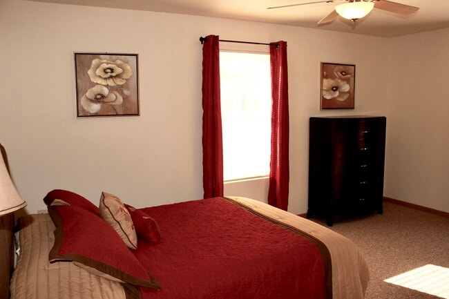 Foto del edificio - 2440 Southwoods Dr
