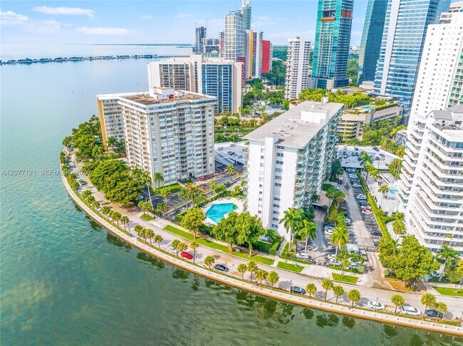 Foto del edificio - 1408 Brickell Bay Dr