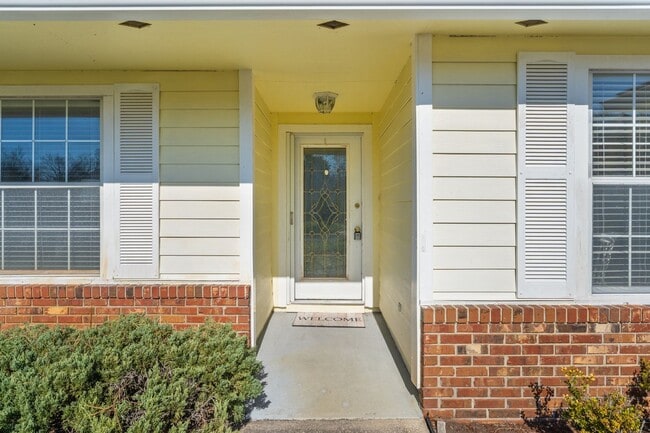 Building Photo - Beautiful Home