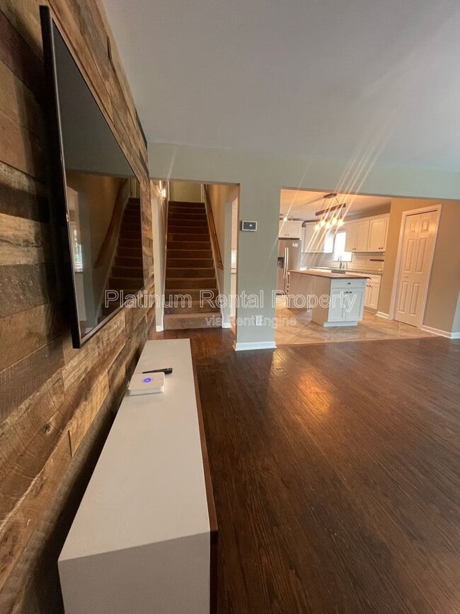 Building Photo - 2706 White Oak Dr