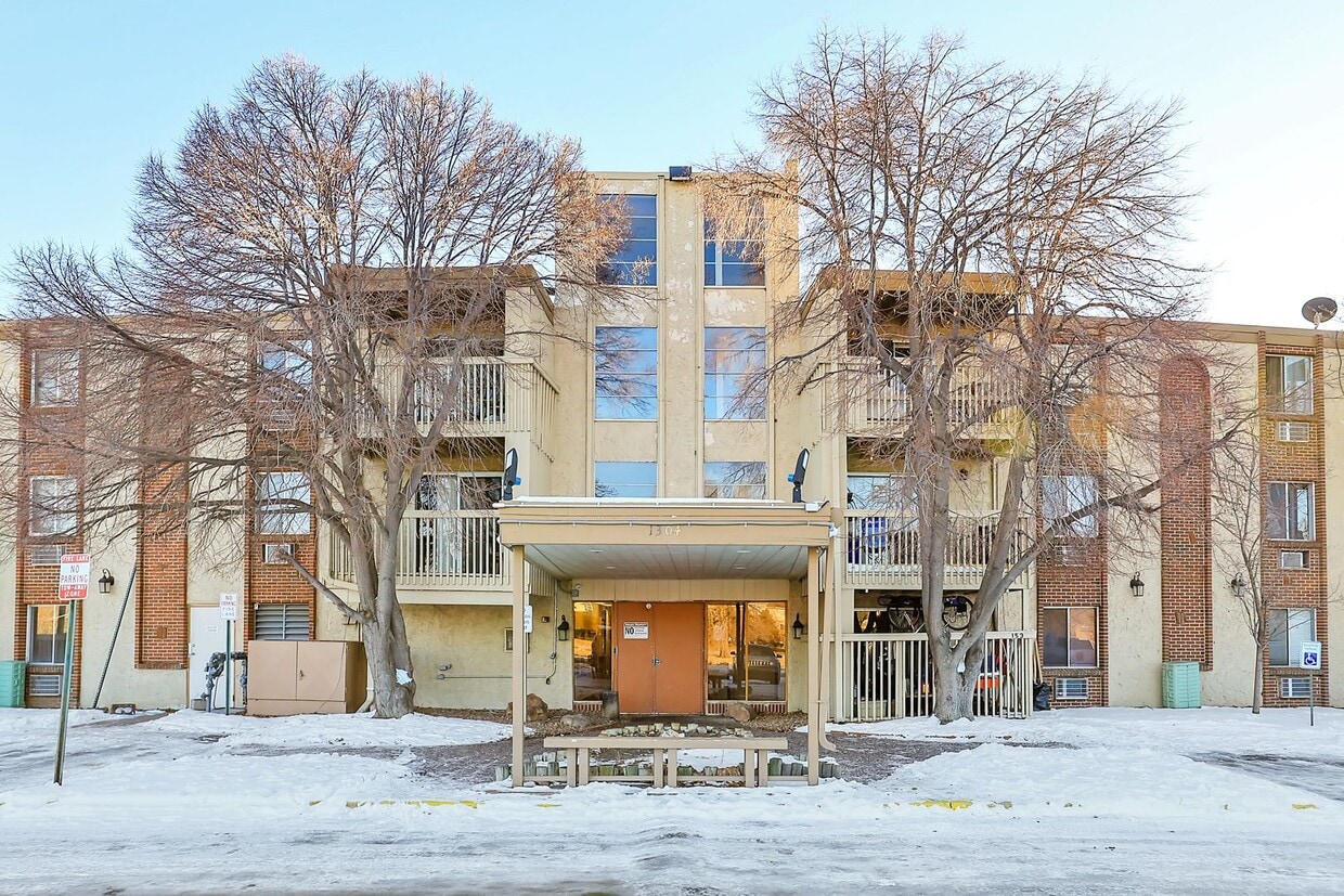 1 Bedroom, 1 bath, 3rd floor Apartment - 1 Bedroom, 1 bath, 3rd floor Apartment