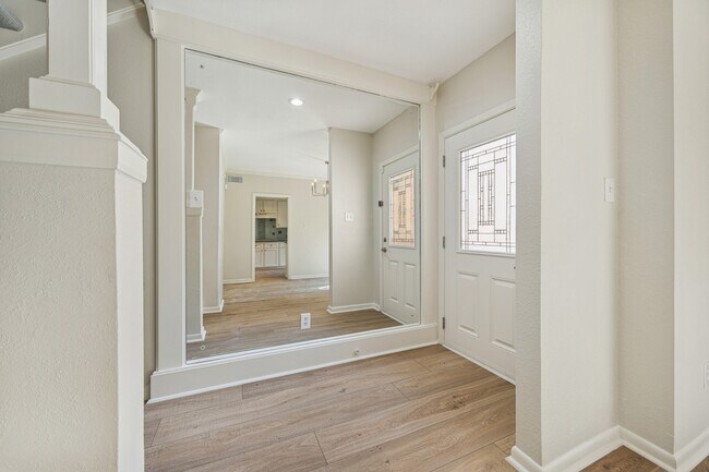 Building Photo - 4710 Post Oak Timber Dr