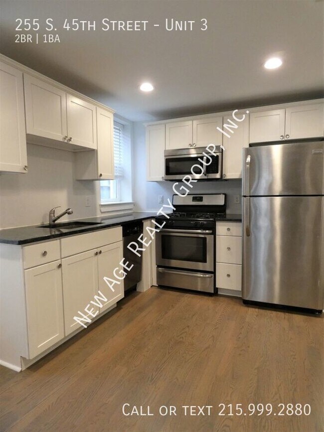 Building Photo - Bi-Level Two-bedroom Apartment With Den & ...