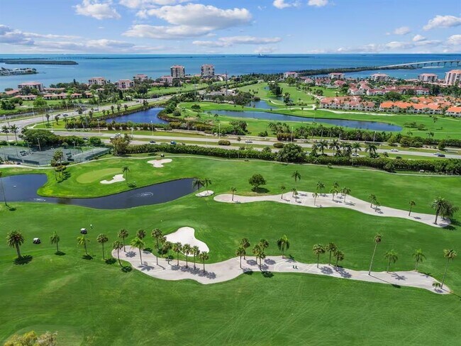 Foto del edificio - 6177 Sun Blvd