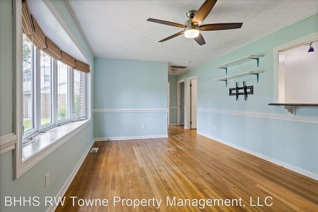 Building Photo - 3 br, 1.5 bath House - 10 Bonaire Drive