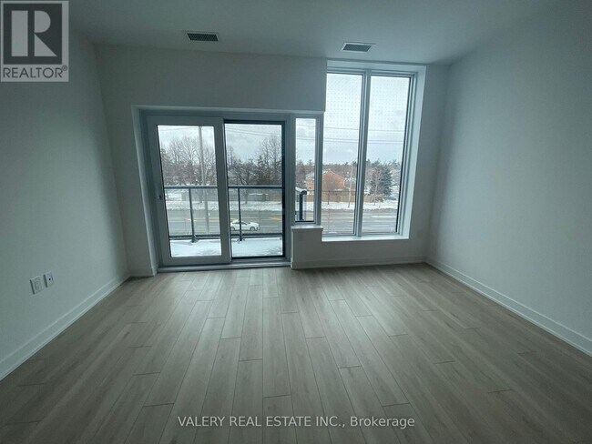 Photo du bâtiment - 7437 Kingston Rd