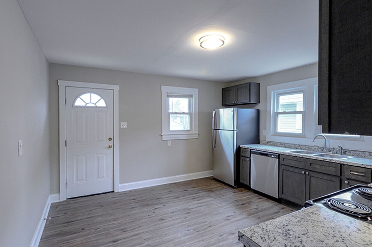 Primary Photo - Newly Renovated 4 Bedroom, 2 Bath Cape Cod