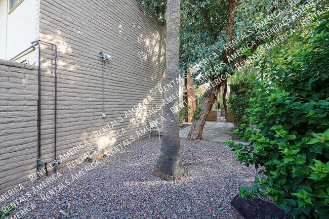 Foto del edificio - 4820 N Woodmere Fairway