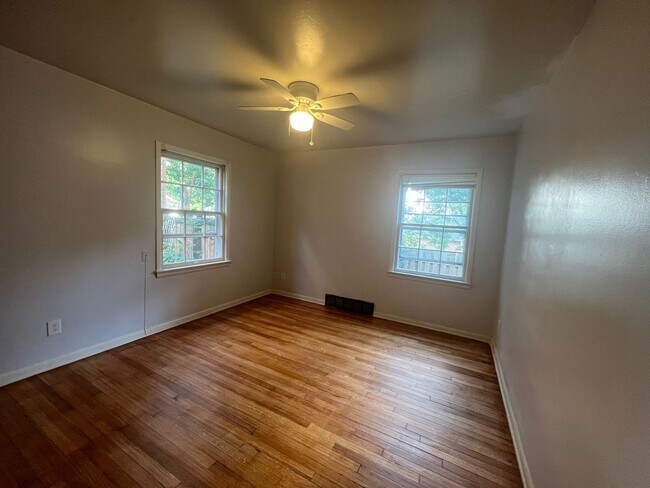 Foto del edificio - 13770 Cedar Rd