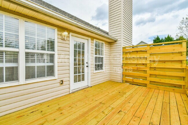Foto del edificio - 111 Ash Wood Ln