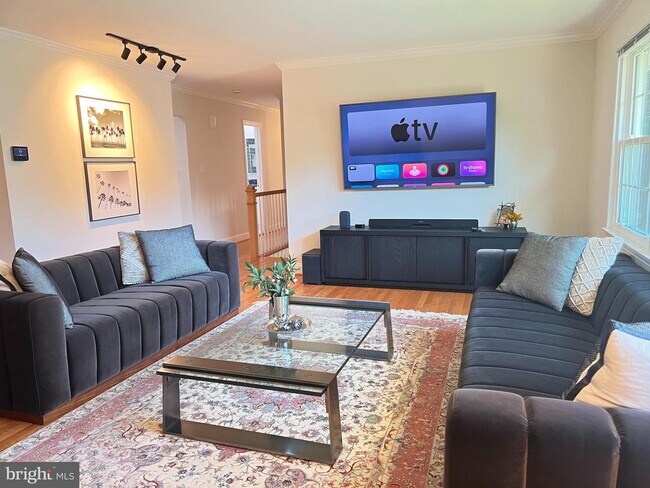 Foto del edificio - 5844 Upton St