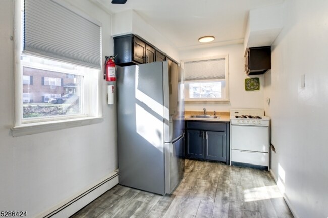 Building Photo - 482 Joralemon St