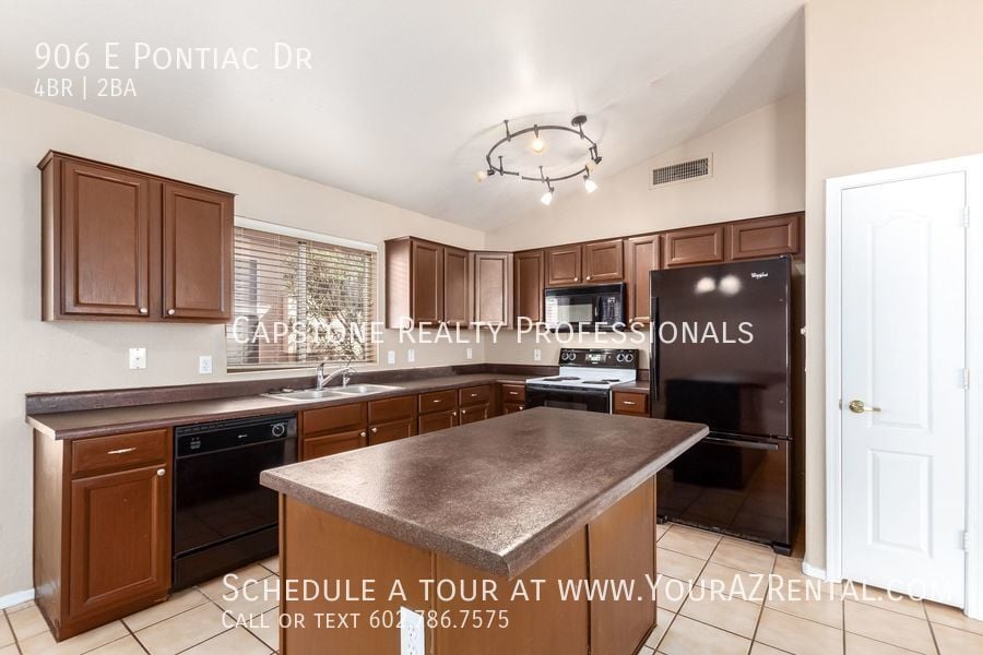 Photo - 906 E Pontiac Dr-