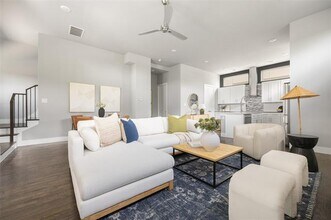 Building Photo - 4226 Roseland Ave