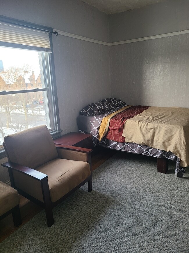 Building Photo - 2344 Prospect Ave E