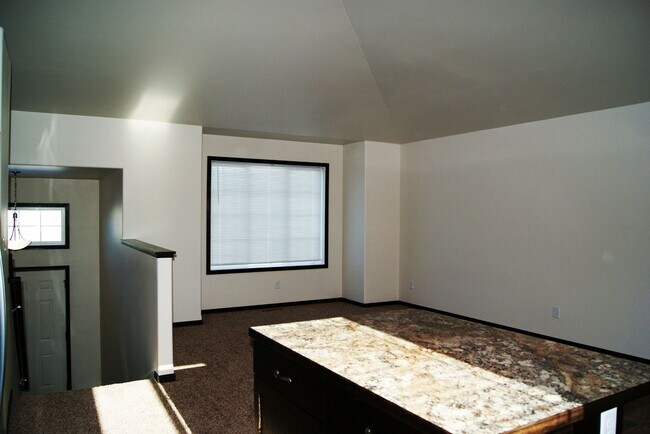 Foto del edificio - 4 Bed 3 Bath Single Family Home