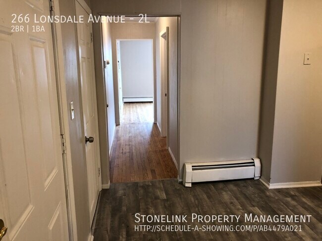 Foto del edificio - 266 Lonsdale Avenue