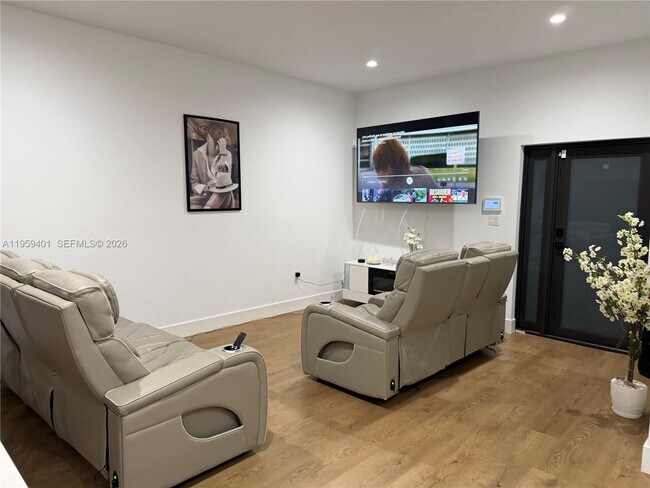 Foto del edificio - 14150 Jefferson St