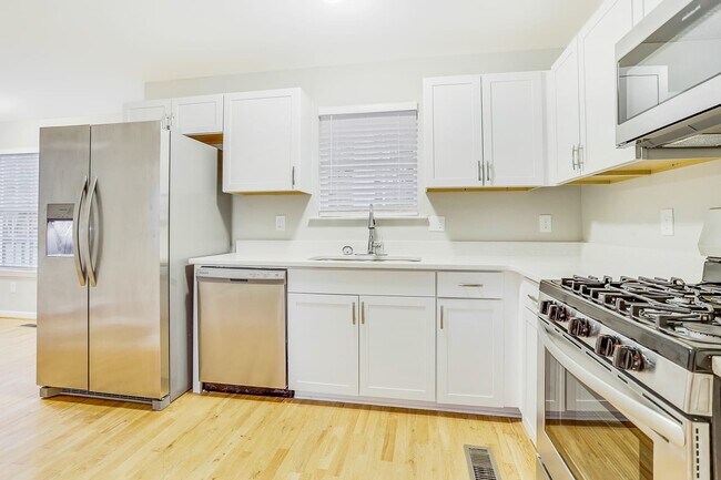 Building Photo - 505 Pine Valley Dr
