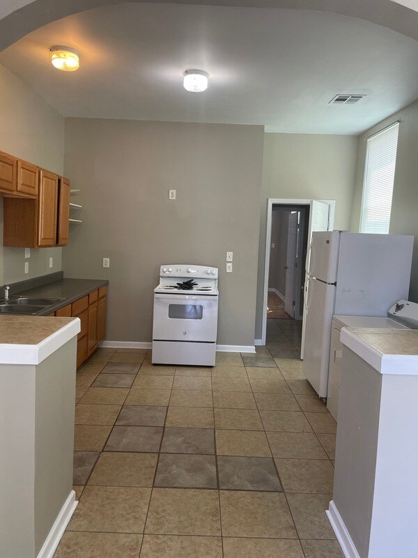 Building Photo - 2711 Marengo St
