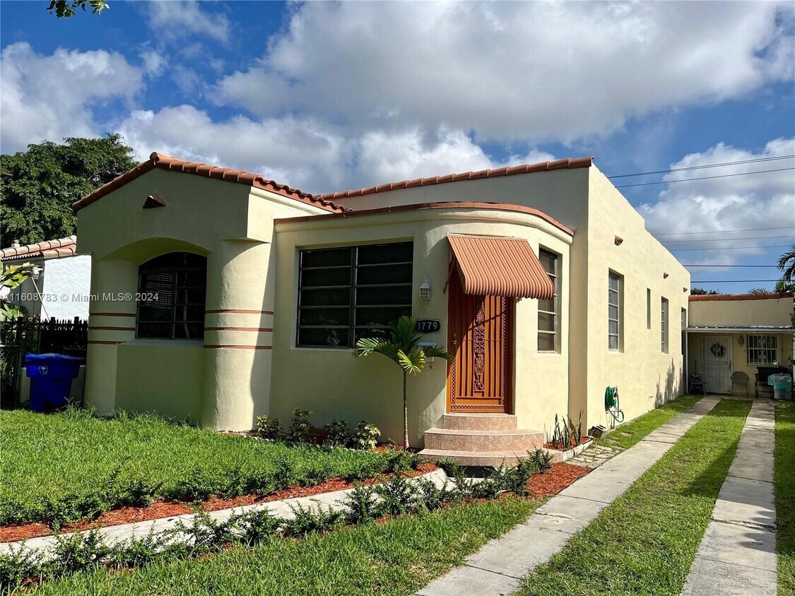 Foto principal - 1779 SW 16th Ter