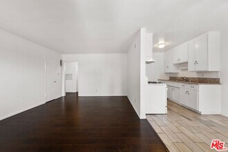 Building Photo - 3355 S Canfield Ave