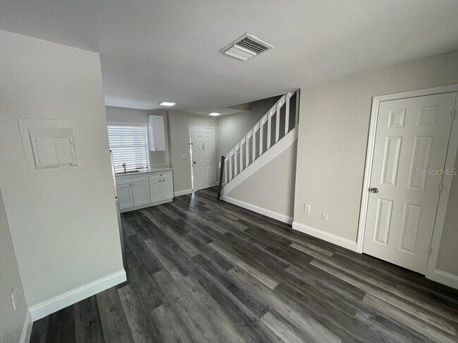 Foto del edificio - 10260 Turkey Lake Rd