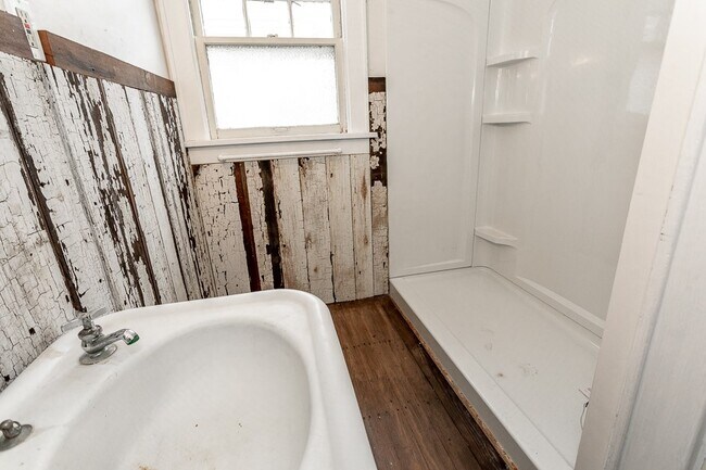 Baño completamente renovado - 335 W Cortland Ave