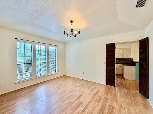 Foto del edificio - 1416 Sandy Creek Dr