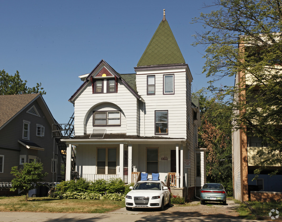 Building Photo - 922 S State St