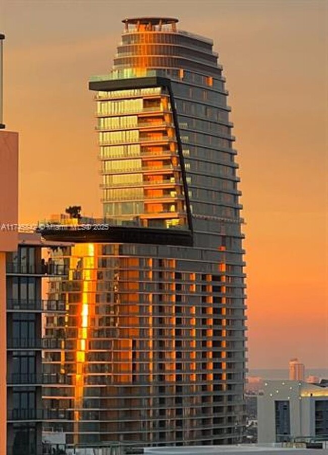 Foto del edificio - 300 Biscayne Blvd Way