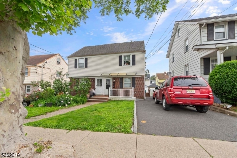 Primary Photo - 39 E 7th St