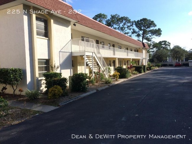Building Photo - Sarasota Renovated 2/2 Apartment