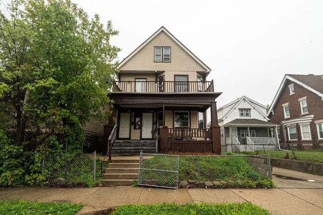 Foto del edificio - Classic Charm with Modern Updates - Upper ...