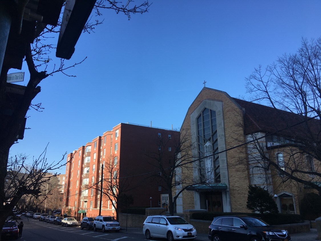 Foto principal - 138-49 Barclay Ave