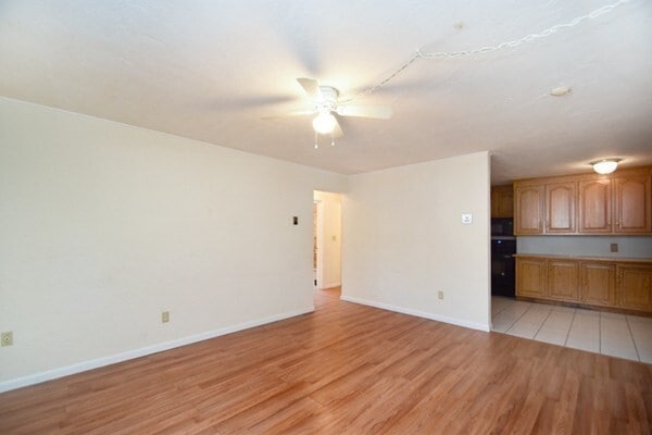 Foto del edificio - 23 Erick Rd