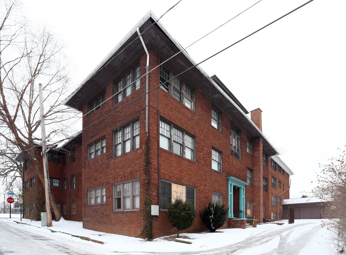 Building Photo - 223 5th St NE