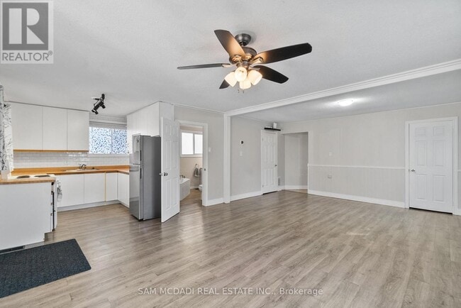 Photo du bâtiment - 1805 River Rd W