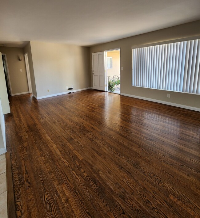 Living Room - 16120 Inglewood Ave