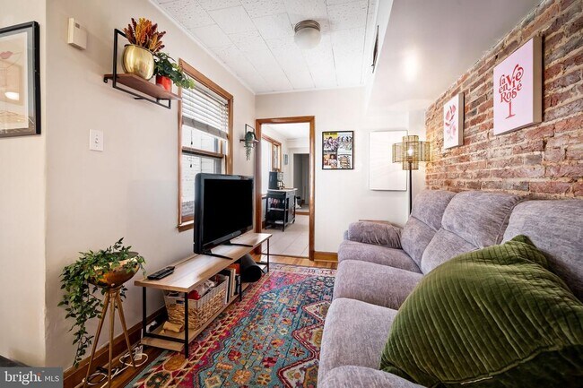 Foto del edificio - 639 S Montford Ave