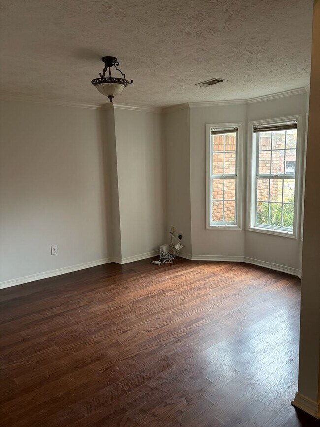 Foto del edificio - 2 story 3 bed/ 2.5 bath home