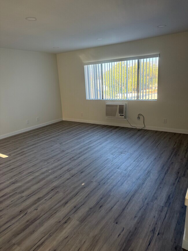 Foto del edificio - 1357 Armadale Ave