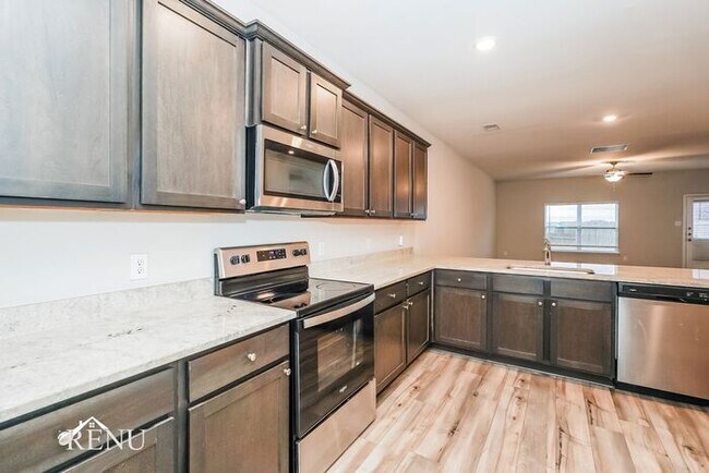 Building Photo - 127 Palomino Bnd Dr