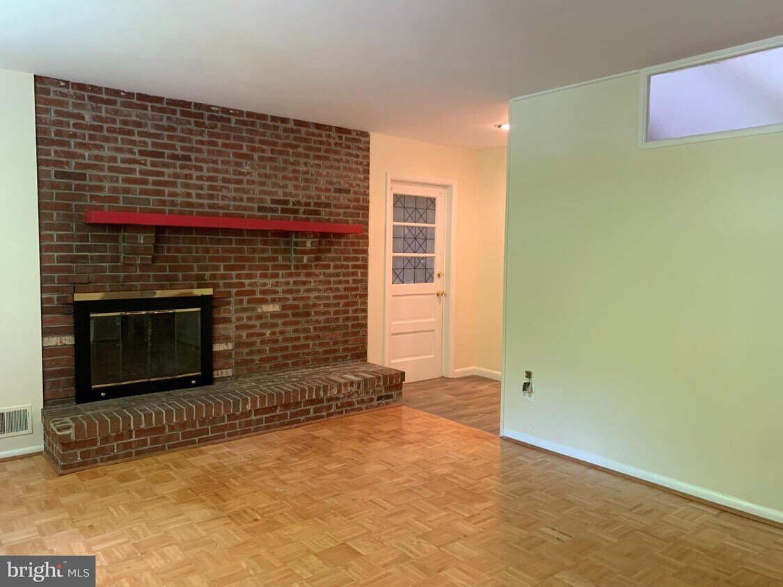 Primary Photo - 3917 Wexford Dr