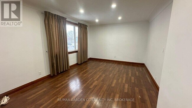 Building Photo - 6688 Bellevue St