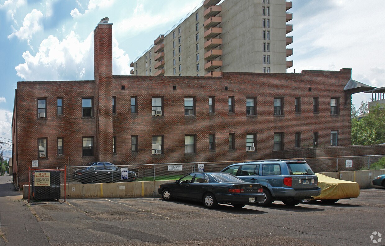 Building Photo - 1060 Logan St